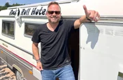 Friso Richter mit seinem Oldtimer-Wohnmobil "Pamela".