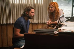 L-R: Jack (Bradley Cooper) und Ally (Lady Gaga)