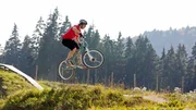 Winterberg: Dirtbiker unterwegs auf dem Parcour im Bikepark Winterberg.