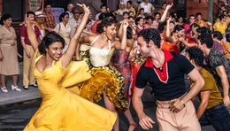 Ariana DeBose (Anita), David Alvarez (Bernardo).