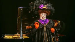 &bdquo;La diva de l&rsquo;Empire&ldquo; &ndash; Timothy Fallon.