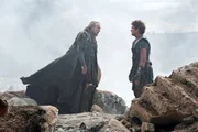 Hades (Ralph Fiennes, l.); Perseus (Sam Worthington, r.)