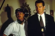 L-R: Direktor Jeb Stuart und FBI-Agent Frank LaCrosse (Dennis Quaid)