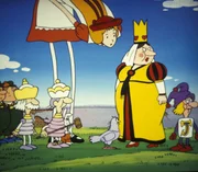 Die Herzkönigin ist voller Neid auf Alice. So schlank wäre sie auch gern. Alice ist allerdings wenig begeistert über ihr momentanes Aussehen. Es bereitet ihr nichts als Schwierigkeiten. Die Herzkönigin ist voller Neid auf Alice. So schlank wäre sie auch gern. Alice ist allerdings wenig begeistert über ihr momentanes Aussehen. Es bereitet ihr nichts als Schwierigkeiten.
