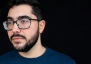 Cihan Gen&ccedil; verlor seine beiden Schwestern bei dem Anschlag von Solingen am 29. Mai 1993. Heute setzt er sich gegen Rassismus ein.