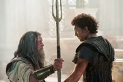 Perseus (Sam Worthington, r.) trifft im Olymp statt Zeus nur Poseidon (Danny Huston) an.