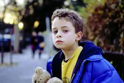 Sascha (David K&ouml;tter) w&uuml;nscht sich eine eigene Familie. Am liebsten h&auml;tte er es, wenn sich seine Erzieherin Pamela in den Werber Tom verlieben w&uuml;rde ...
