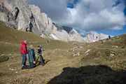 Das Kamerateam bei den Dreharbeiten in den Gr&ouml;dner Dolomiten.