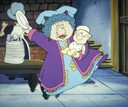 Tag f&uuml;r Tag &uuml;bt die Herzogin ihre Treffsicherheit, am liebsten mit Tellern; Tassen mag sie nicht.