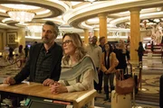 Gloria (Julianne Moore) beginnt mit Arnold (John Turturro) eine Aff&auml;re.