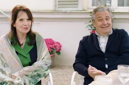 Claude (Christian Clavier, Mitte) und Marie (Chantal Lauby) sind mit vier T&ouml;chtern gesegnet.