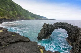 Bizarre Lavaklippen &ndash; die neun Inseln der Azoren sind vulkanischen Ursprungs.