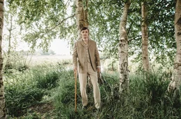 Heinrich Vogeler (Florian Lukas) am Weiher in Worpswede