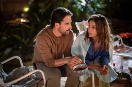 Martin (Oliver Mommsen) und Livia (Ulrike C. Tscharre) verbringen gerne Zeit zusammen.