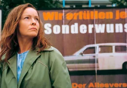 Mutter Kerner (Katrin Sass) wird mit der Wirklichkeit konfrontiert.
