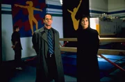 L-R: Det. Elliot Stabler (Christopher Meloni), Det. Olivia Benson (Mariska Hargitay).