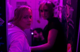 Sie haben einen Plan: Marlene (Silke Bodenbender, li.) und Eleni (Chara Mata Giannatou, re.) m&uuml;ssen herausfinden, was Alexandros (Yousef Sweid, Mitte) vorhat.