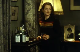 Sarah Miles (Julianne Moore)