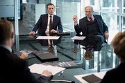Der hartgesottene Topmanager soll die Firma umstrukturieren. Von links: Stefan Kurt als Alexander Maier, Ulrich Tukur als Hans-Werner Brocklmann.