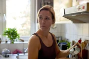 Alma (Anneke Kim Sarnau) setzt sich unverdrossen daf&uuml;r ein, dass ihr Sohn die gr&ouml;&szlig;tm&ouml;gliche F&ouml;rderung erh&auml;lt.
