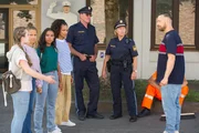 Auf dem Polizeirevier treffen die TanzAlarm Kids, zu ihrer &Uuml;berraschung, auf B&uuml;rger Lars Dietrich.