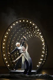 Melanie B&ouml;hm (Junge Carlotta), Sona MacDonald (Carlotta Campion).