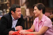 Fernsehkoch Rudi Reiter (Christian K. Schaeffer) umgarnt Emmi (Julia Urban).
