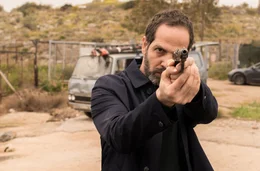 Alexandros (Yousef Sweid) zeigt sein wahres Gesicht.
