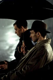 Henry Miles (Stephen Rea, l.) und  Maurice Bendrix (Ralph Fiennes, r.)