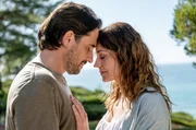 Martin (Oliver Mommsen) und Livia (Ulrike C. Tscharre) kommen sich n&auml;her.