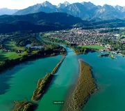 Der Lech wurde bei Ro&szlig;haupten aufgestaut und es entstand der Forggensee.