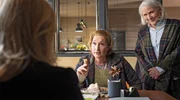 Die Mandantin Imogen Paulsen berichtet Isa von Brede und deren Mutter Marion, dass sie von ihren Nachbarn gemobbt wird.