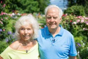 Hinter den Hecken Garten der Heimkehr in Galgenen SZ Staffel 5 Folge 10 Heidrun und Colin West in ihrem Garten 2022 Hinter den Hecken Garten der Heimkehr in Galgenen SZ Staffel 5 Folge 10 Heidrun und Colin West in ihrem Garten 2022