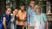 Kira (Marlene von Appen), Nele (Ronja Levis), Tayo (Samuel Adams), Opa Reiko (Peter Badstübner) und Levin (Moritz Pauli) (v.l.n.r.) warten auf ihren Einsatz. Kira (Marlene von Appen), Nele (Ronja Levis), Tayo (Samuel Adams), Opa Reiko (Peter Badstübner) und Levin (Moritz Pauli) (v.l.n.r.) warten auf ihren Einsatz.