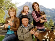 Ein eigenwilliges Quartett: Maximilian (Horst Sachtleben), seine Tochter Maren (Uschi Glas, li.), seine Haush&auml;lterin Theres (Enzi Fuchs) und die Tier&auml;rztin Eva (Carin C. Tietze, re.).