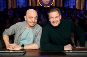Rateteam-Kapit&auml;n Bernhard Ho&euml;cker (l.) mit Schauspieler Dieter Bach (r.), Darsteller in der beliebten Telenovela "Sturm der Liebe".