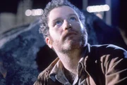 Roy Neary (Richard Dreyfuss) hat eine unheimliche Begegnung der dritten Art und wird von einem Ufo geblendet...