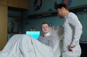 Der Einzige, von dem sich der leuk&auml;miekranke Dominik (Jonah Rausch, li.) verstanden f&uuml;hlt, ist Kris Haas (Jascha Rust, re.). Dominik will sich nicht mehr behandeln lassen, aber niemand akzeptiert diese Entscheidung. Dominik wei&szlig;, dass er sterben wird.