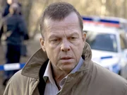 MDR Fernsehen MANKELLS WALLANDER - TÖDLICHE FRACHT, am Samstag (14.04.12) um 23:50 Uhr. Kommissar Wallander (Krister Henriksson) ist fassungslos. MDR Fernsehen MANKELLS WALLANDER - TÖDLICHE FRACHT, am Samstag (14.04.12) um 23:50 Uhr. Kommissar Wallander (Krister Henriksson) ist fassungslos.