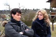 Moritz (Daniel F&uuml;nffrock, l.) h&auml;lt Kristin (Nina Schmieder, r.) auf Distanz: Er muss die Geschichte mit Theresa erst verarbeiten.