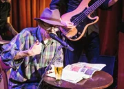 Polo Hofer singt an der &laquo;Bob Dylan Birthday Party&raquo; im El Lokal, Z&uuml;rich