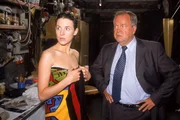Christa (Julia Malik) ist bei der Befragung durch Kommissar Kehler (Wolfgang Bathke) sehr verunsichert.