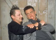 Als Kommissar Bonhoff (Wolfgang Krewe, re.) das Versteck der Geisel findet, kommt es zum Kampf zwischen ihm und Anton Balz (Arndt Schwering-Sohnrey).