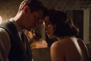 Stephen Lubert (Alexander Skarsg&aring;rd, l.); Rachael Morgan (Keira Knightley, r.)