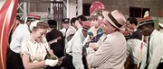 Als liebender Familienvater schickt auch Richard Sherman (Tom Ewell, r.) seine Frau Helen (Evelyn Keyes, l.) und seinen kleinen Sohn im Sommer zur Erholung aufs Land.