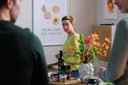 Ute (Isabell Hertel) nutzt das Gespräch mit Jori (Guido Broscheit, r.), um mehr über Patrizias mögliche Intrige herauszufinden. Links Ferhat (Harun Yildirim) Ute (Isabell Hertel) nutzt das Gespräch mit Jori (Guido Broscheit, r.), um mehr über Patrizias mögliche Intrige herauszufinden. Links Ferhat (Harun Yildirim)