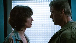 John Rambo (Sylvester Stallone) schlie&szlig;t sich mit Journalistin Carmen Delgado (Paz Vega) zusammen..