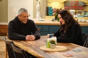 Adam Burns (Matt LeBlanc, l.); Andi Burns (Liza Snyder, r.)