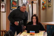 Adam Burns (Matt LeBlanc, l.); Andi Burns (Liza Snyder, r.) Adam Burns (Matt LeBlanc, l.); Andi Burns (Liza Snyder, r.)
