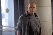 Unter dem Namen Dr. Fell hat sich Hannibal Lecter (Anthony Hopkins) in Florenz niedergelassen, wo er als Museumskurator der Capponi-Bibliothek arbeitet.